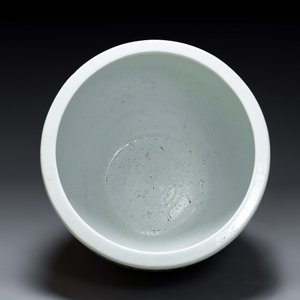 A massive Chinese blue and white 'Bajixiang' fish bowl, Qianlong — photo 5
