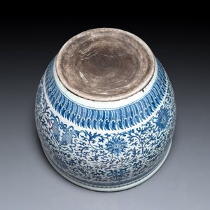A massive Chinese blue and white 'Bajixiang' fish bowl, Qianlong — photo 6