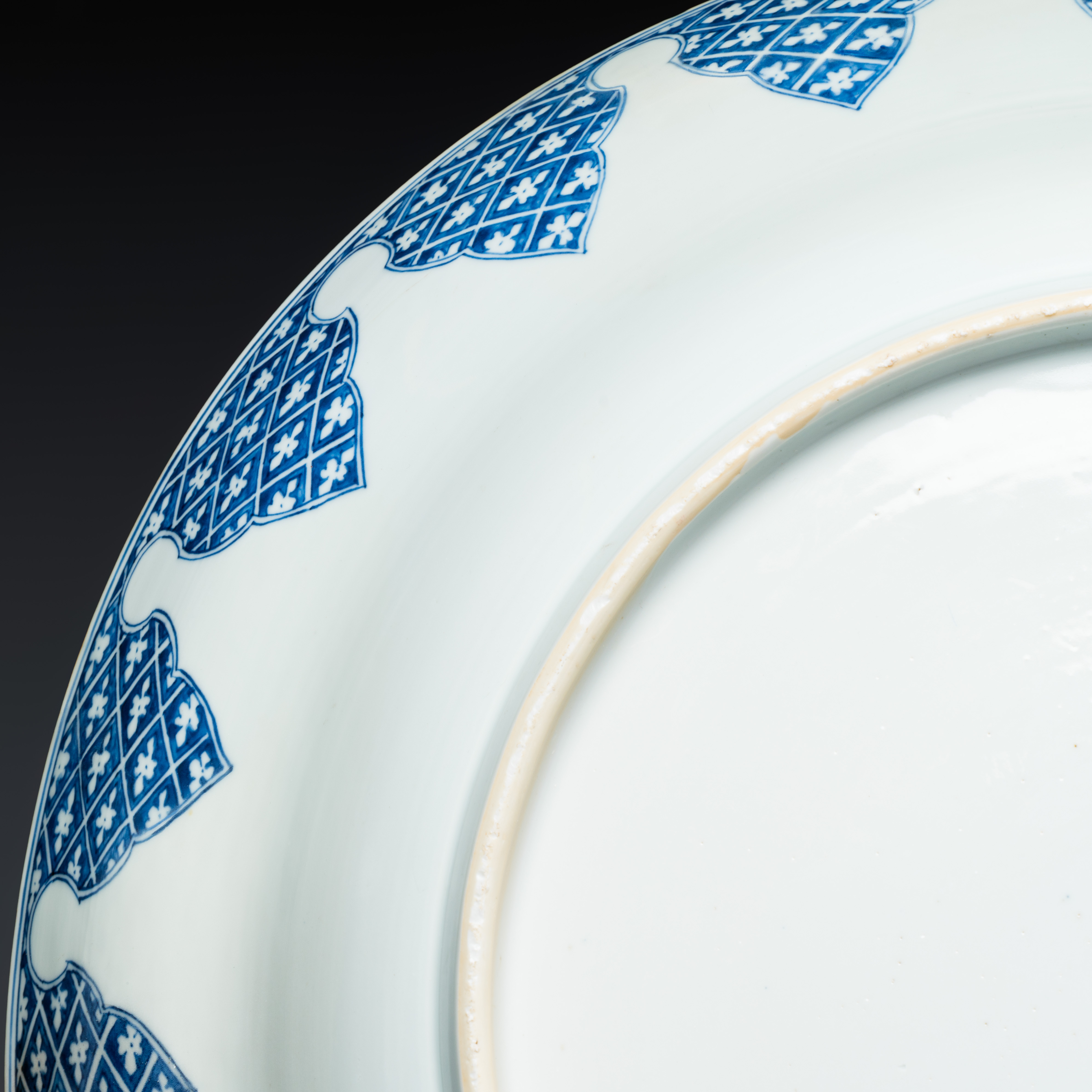 A massive Chinese blue and white 'Doctor's Visit' dish after Cornelis Pronk — photo 10