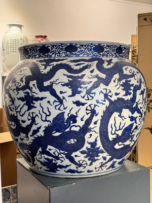 A massive Chinese blue and white 'dragon' fish bowl, Jiajing mark, 20th C. — photo 15