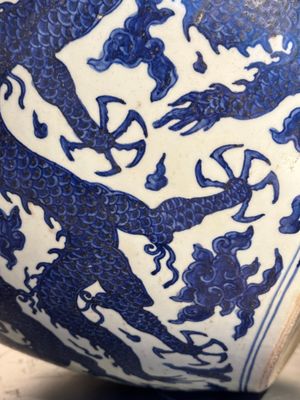 A massive Chinese blue and white 'dragon' fish bowl, Jiajing mark, 20th C. — photo 33