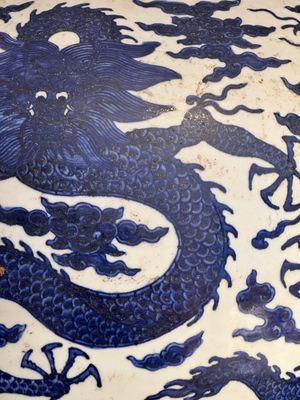 A massive Chinese blue and white 'dragon' fish bowl, Jiajing mark, 20th C. — photo 5