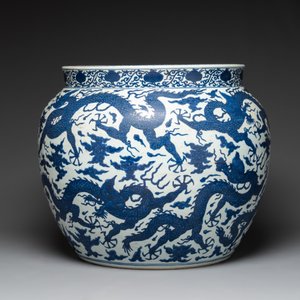 A massive Chinese blue and white 'dragon' fish bowl, Jiajing mark, 20th C. — photo 2