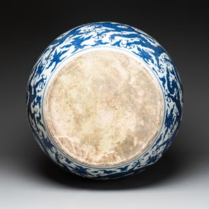 A massive Chinese blue and white 'dragon' fish bowl, Jiajing mark, 20th C. — photo 6