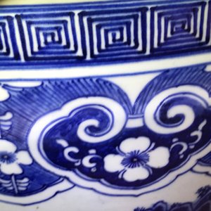 A massive Chinese blue and white fish bowl, 19th C. — photo 16