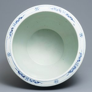 A massive Chinese blue and white fish bowl, 19th C. — photo 5
