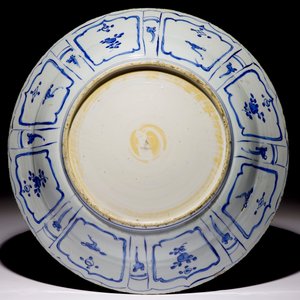 A massive Chinese blue and white kraak porcelain dish with a lion, Ming, Wanli — 照片 2