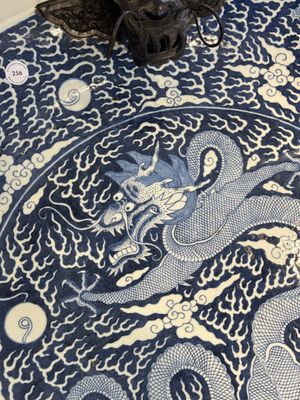 A massive Chinese blue and white reverse-decorated  'dragon' charger with bronze mounts, Chuxiu Gong Zhi mark, Guangxu — photo 2