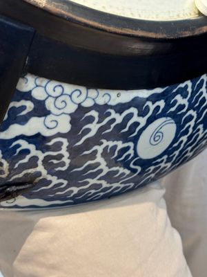 A massive Chinese blue and white reverse-decorated  'dragon' charger with bronze mounts, Chuxiu Gong Zhi mark, Guangxu — photo 30