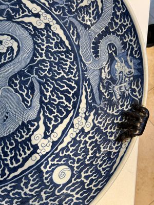 A massive Chinese blue and white reverse-decorated  'dragon' charger with bronze mounts, Chuxiu Gong Zhi mark, Guangxu — photo 6