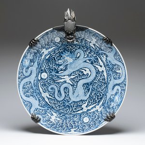 A massive Chinese blue and white reverse-decorated  'dragon' charger with bronze mounts, Chuxiu Gong Zhi mark, Guangxu — photo 1
