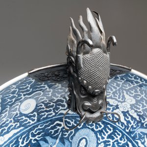 A massive Chinese blue and white reverse-decorated  'dragon' charger with bronze mounts, Chuxiu Gong Zhi mark, Guangxu — photo 3