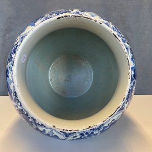 A massive Chinese blue and white vase with floral and landscape panels, Kangxi — 照片 28
