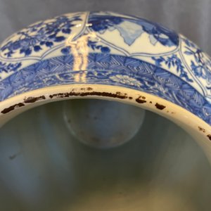 A massive Chinese blue and white vase with floral and landscape panels, Kangxi — 照片 29