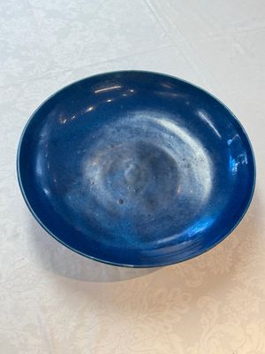 A massive Chinese blue-glazed deep dish, Transitional period/Kangxi — photo 1