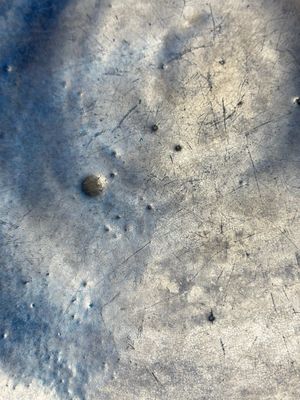 A massive Chinese blue-glazed deep dish, Transitional period/Kangxi — photo 3