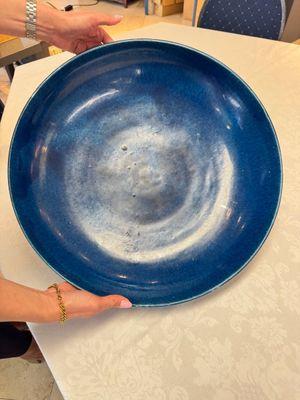 A massive Chinese blue-glazed deep dish, Transitional period/Kangxi — photo 5