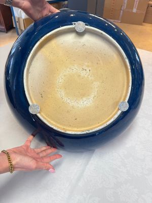 A massive Chinese blue-glazed deep dish, Transitional period/Kangxi — photo 8