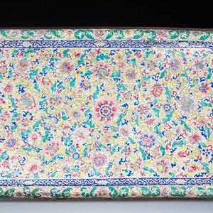 A massive Chinese Canton enamel rectangular tray with floral design, Yongzheng/Qianlong — foto 1