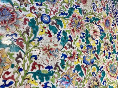 A massive Chinese Canton enamel rectangular tray, Yongzheng/Qianlong — photo 6