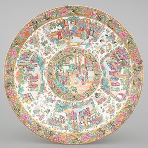 A massive Chinese Canton famille rose charger of 60 cm, 19th C. — photo 1