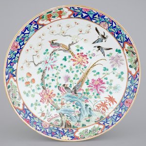 A massive Chinese Canton porcelain famille rose dish with birds, 19th C. — photo 1
