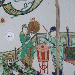 A massive Chinese carved wooden screen with a round famille verte plaque and polychrome lacquer, 19th C. — 照片 13