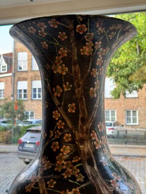 A massive Chinese famille noire 'prunus blossoms' vase, Kangxi mark, 19th C. — photo 12