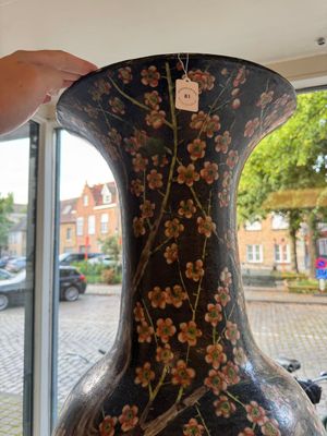 A massive Chinese famille noire 'prunus blossoms' vase, Kangxi mark, 19th C. — photo 3