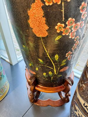 A massive Chinese famille noire 'prunus blossoms' vase, Kangxi mark, 19th C. — photo 6