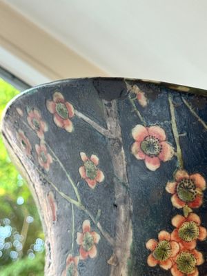 A massive Chinese famille noire 'prunus blossoms' vase, Kangxi mark, 19th C. — photo 10