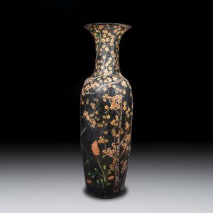 A massive Chinese famille noire 'prunus blossoms' vase, Kangxi mark, 19th C. — photo 3