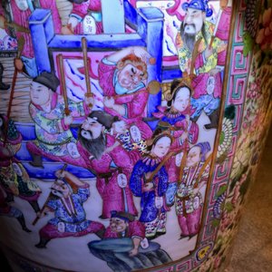 A massive Chinese famille rose court scene vase, 19th C. — photo 18