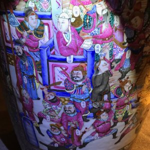 A massive Chinese famille rose court scene vase, 19th C. — photo 20