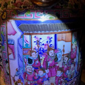 A massive Chinese famille rose court scene vase, 19th C. — photo 25