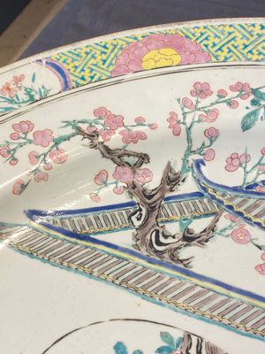 A massive Chinese famille rose dish with narrative design, Yongzheng — 照片 8