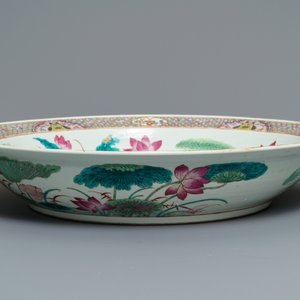 A massive Chinese famille rose 'ducks in a lotus pond' charger, Qianlong mark, 19th C. — 照片 3