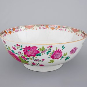 A massive Chinese famille rose export porcelain bowl with flowers, Qianliong, 18th C. — photo 7