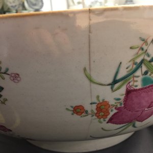 A massive Chinese famille rose export porcelain bowl with flowers, Qianlong, 18th C. — photo 15
