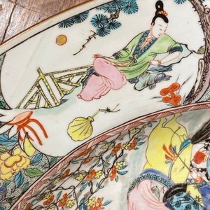 A massive Chinese famille rose 'General Yang and Mu Guiying' charger, Yongzheng — photo 11