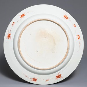 A massive Chinese famille rose 'horseriders' dish, Yongzheng — 照片 2