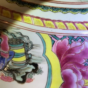 A massive Chinese famille rose 'horseriders' dish, Yongzheng — 照片 6