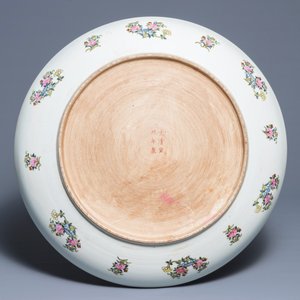 A massive Chinese famille rose 'mandarin' charger, Xuantong mark, 20th C. — 照片 2