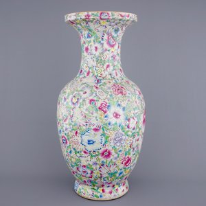 A massive Chinese famille rose millefleurs vase, 19th C. — 照片 4