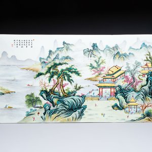A massive Chinese famille rose 'mountainous landscape' plaque, 20th C. — 照片 1
