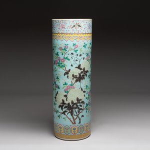A massive Chinese famille rose turquoise-ground cylindrical vase with floral design, 19th C. — 照片 2
