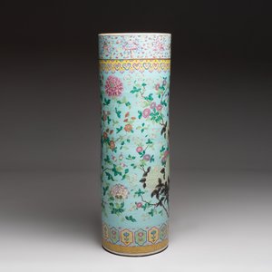 A massive Chinese famille rose turquoise-ground cylindrical vase with floral design, 19th C. — 照片 6