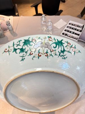 A massive Chinese famille verte dish with narrative design, 19th C. — photo 10