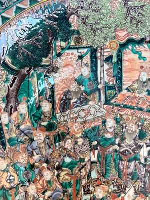 A massive Chinese famille verte dish with narrative design, 19th C. — photo 3