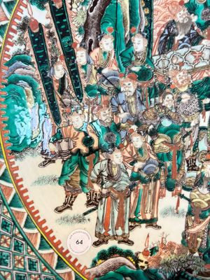 A massive Chinese famille verte dish with narrative design, 19th C. — foto 2
